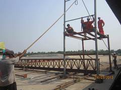 แบบเสาเข็มและ GANTRY CANE, Burma - April 2013