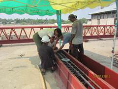 แบบเสาเข็มและ GANTRY CANE, Burma - April 2013